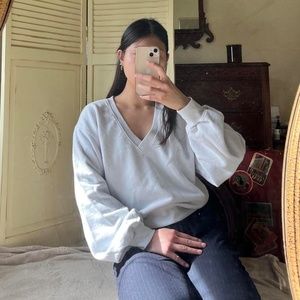 AGOLDE white v-neck sweatshirt with balloon sleeves